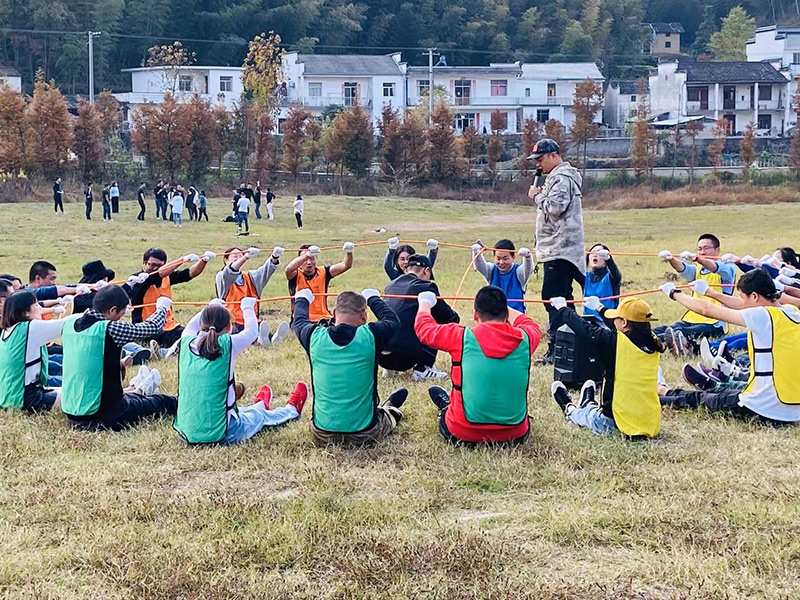 不忘初心、繼續(xù)前行、同心同行、勇攀高峰——屯溪城建投公司開展“不忘初心、牢記使命”主題教育素質(zhì)拓展訓(xùn)練