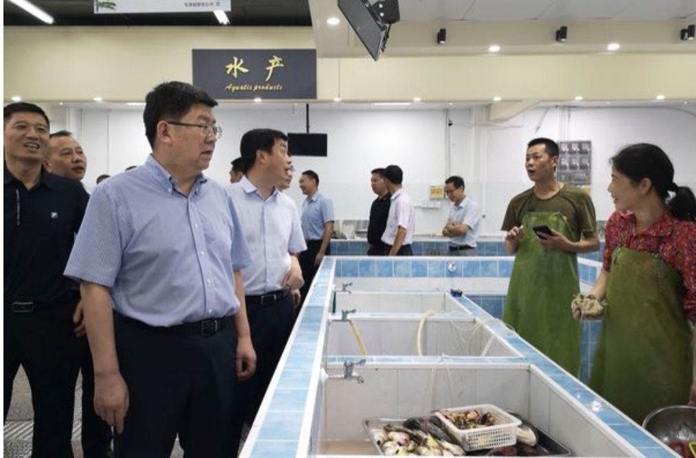 市委書記任澤鋒率隊赴屯溪區(qū)調(diào)研中心城區(qū)菜市場改造、食品安全工作