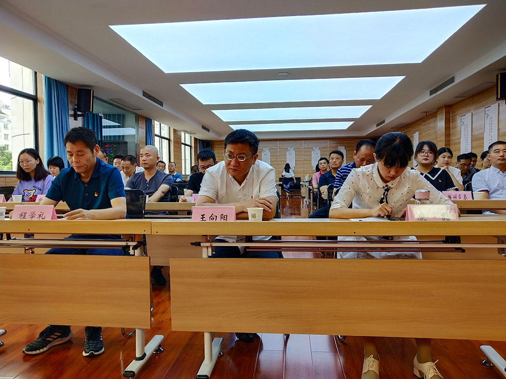 屯溪城建投公司黨支部參加黃山市“小個?！秉h組織“啟航新征程 永遠跟黨走”主題宣講暨成果展活動