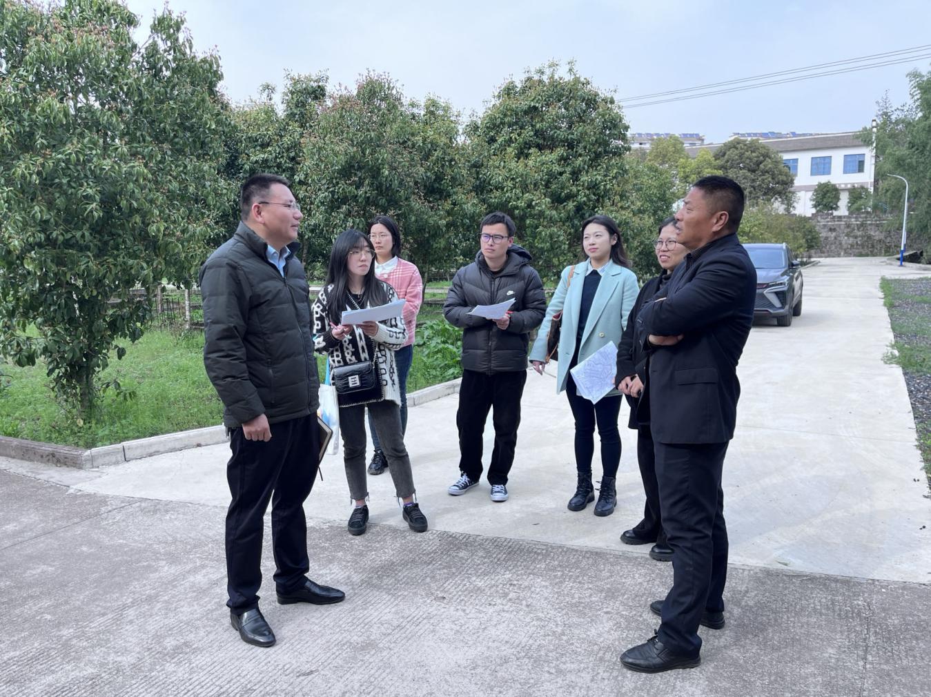 深入鳳霞走訪調(diào)研，助推基金小村項目