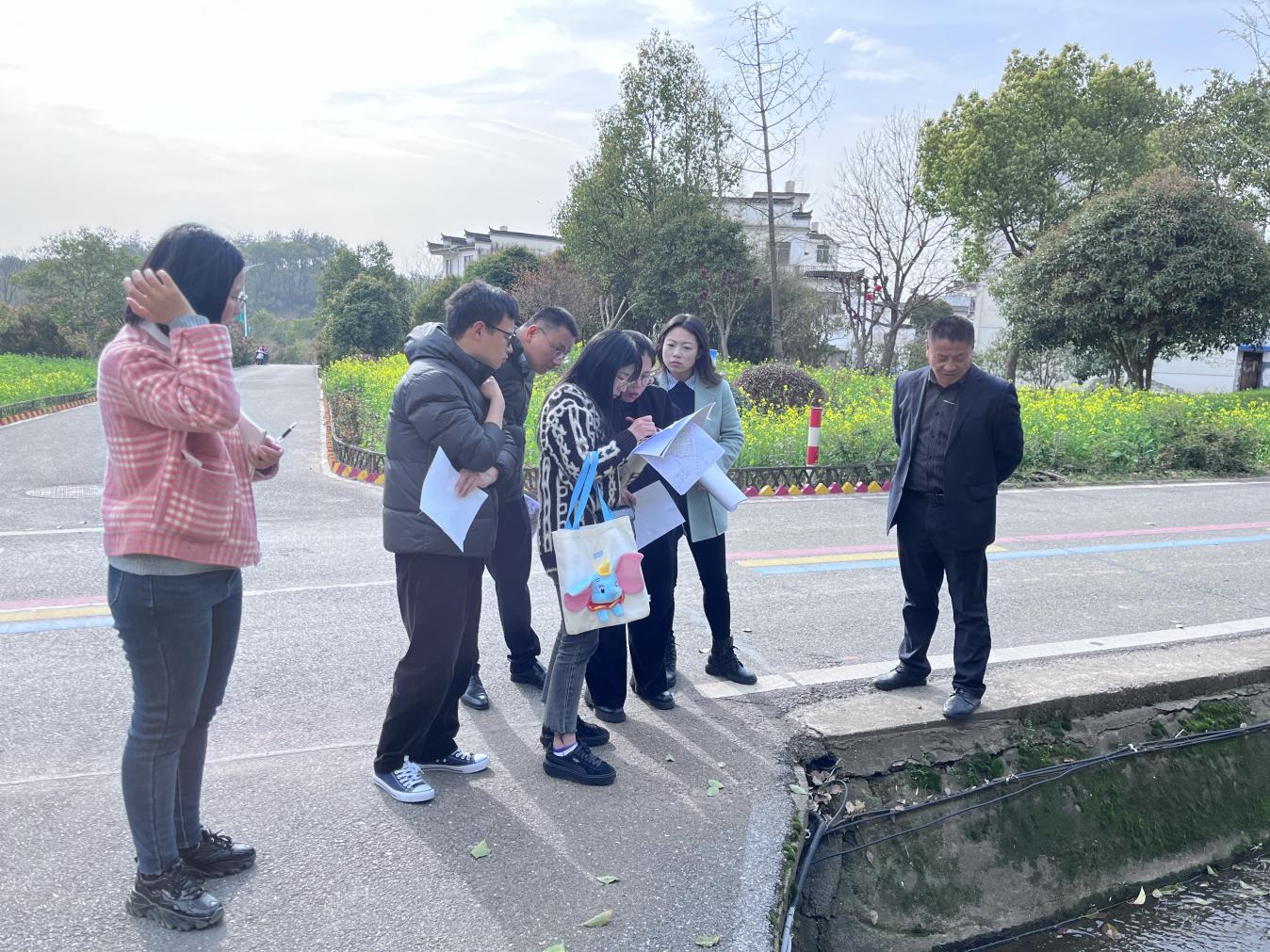 深入鳳霞走訪調(diào)研，助推基金小村項目