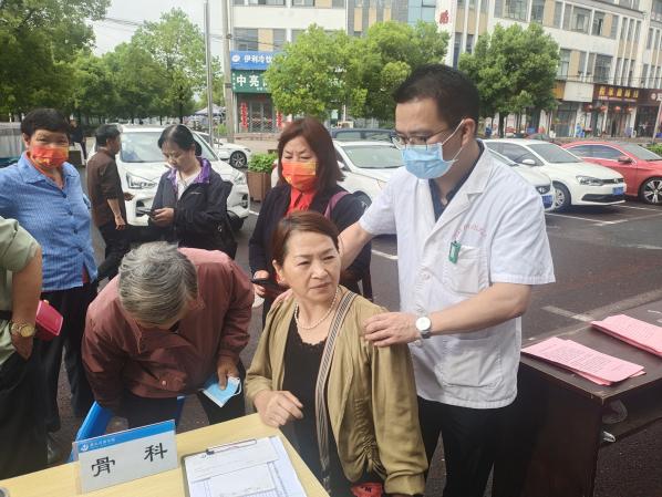 百姓健康系我心，黨員服務(wù)進社區(qū)