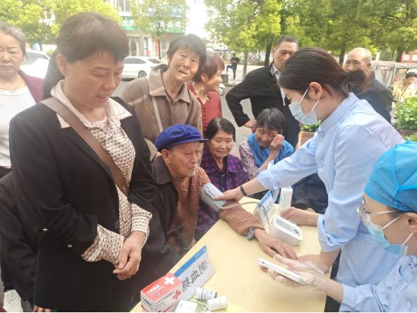 百姓健康系我心，黨員服務(wù)進社區(qū)