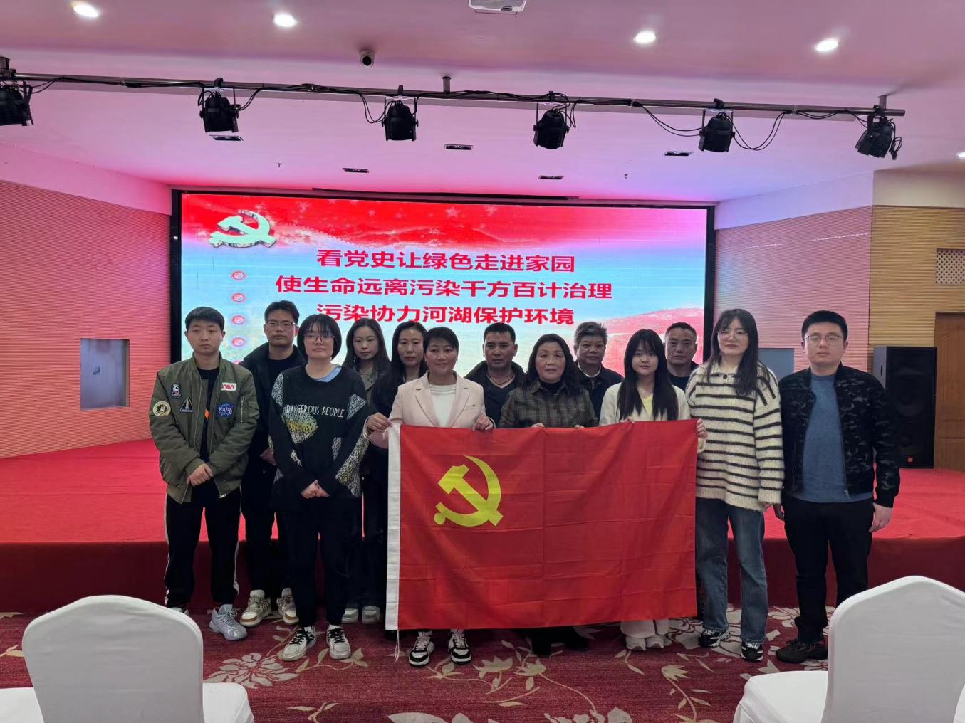 踐行綠色發(fā)展，傳承護(hù)水精神——屯溪區(qū)國投集團(tuán)黨委組織觀看生態(tài)主題電影《瀏陽河上》