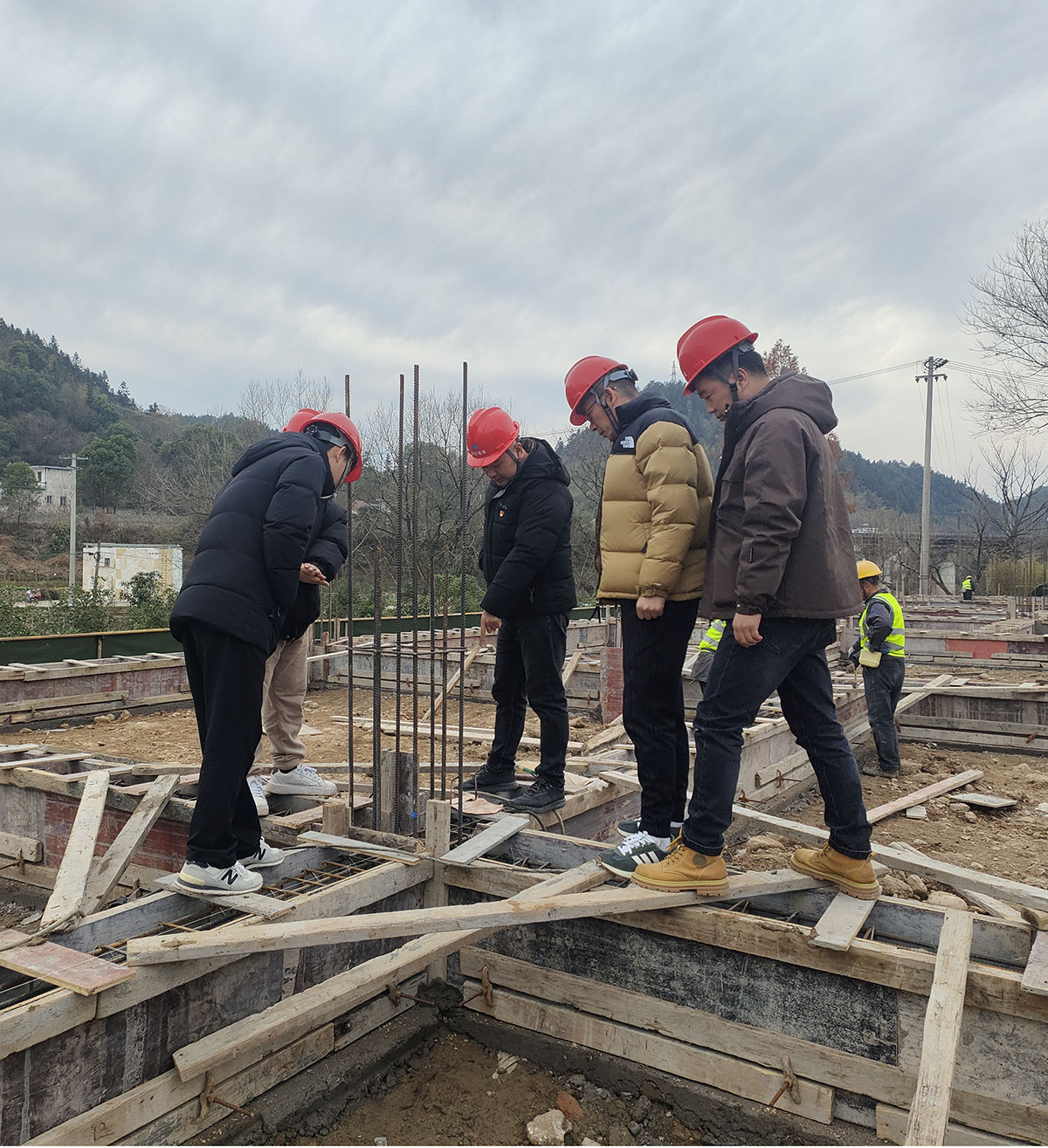 黨建引領(lǐng)進(jìn)工地,支部聯(lián)動促發(fā)展